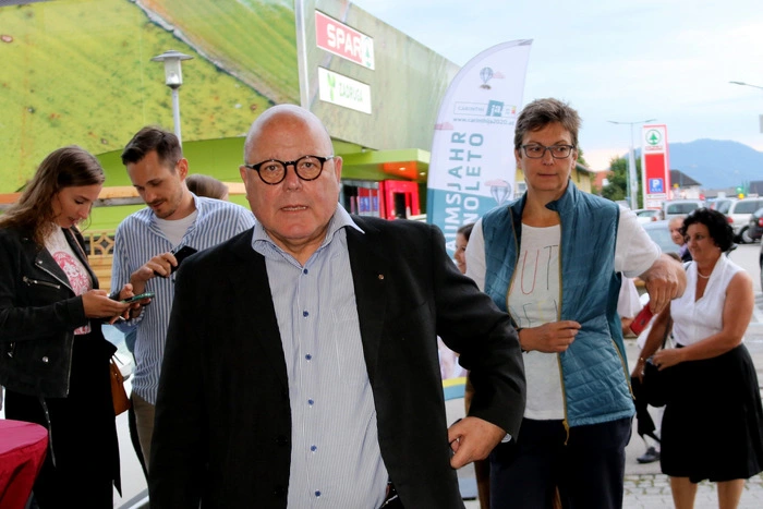 Zahlreiche Ehrengäste aus Kultur, Politik und Wirtschaft besuchten die Premiere wie Igor Pucker, der Leiter der Kulturabteilung des Landes.