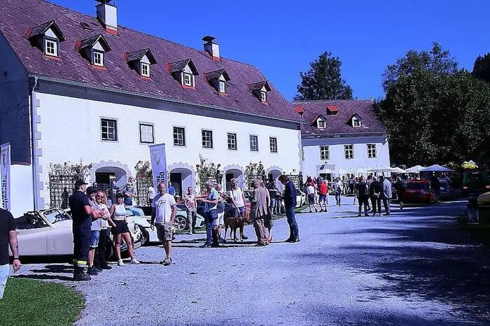 Die Veranstalter Claudia und Stefan Schönbacher strahlten mit der Sonne um die Wette und freuten sich über das enorme Besucherinteresse.