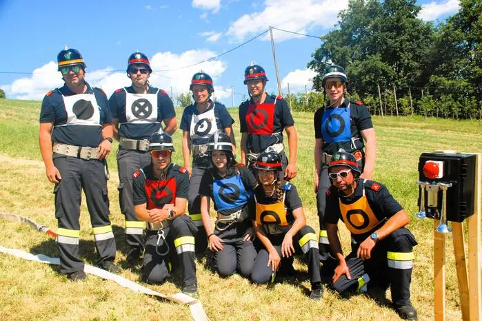 Es war eine besondere Herausforderung für die 18 antretenden Feuerwehrkampfgruppen aus den Feuerwehrbereichen Weiz und Graz-Umgebung. Wie Ortsfeuerwehrkommandant David Hasenhüttl anmerkt: „Der Bewerb wurde nach den Richtlinien der Leistungsbewerbe durchgeführt, aber nicht ganz so genau bewertet, deshalb auch als Gaudi-Bewerb ausgetragen.“