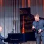 Pianist und Intendant Florian Krumpöck und Opernsänger Günther Groissböck laden zum Benefizkonzert