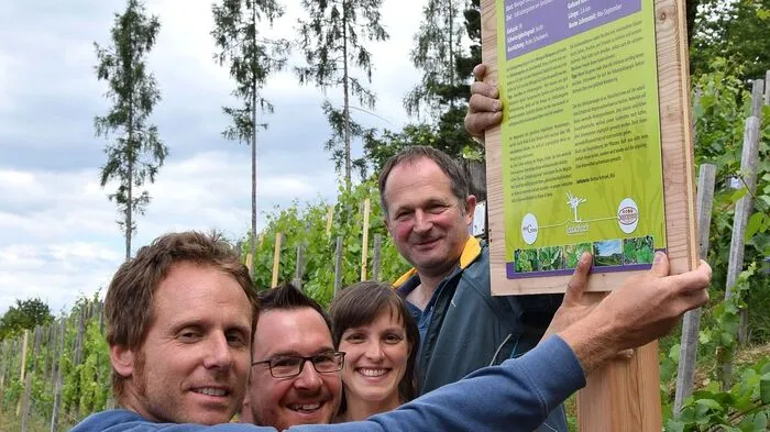 Auf die natürlichen Schätze aufmerksam machen und damit wertvolles Wissen über die pflanzlichen Gesundheitshelfer vermitteln, will der neue gut beschilderte „UrKräuterweg“ am Remschnigg in Leutschach. Und da gibt es auf nur 3,6 Kilometern gleich an die hundert verschiedene Kräuter, die alle – richtig angewandt – gesundheitlichem Wohlbefinden dienen.