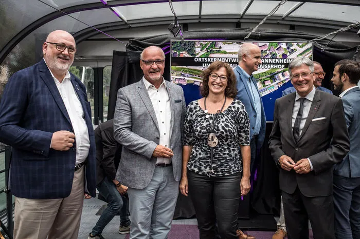 Andreas Matthä (Vostandsvorsitzender ÖBB), Bürgermeister Klaus Glanznig mit Gattin und Landeshauptmann Peter Kaiser (von links)