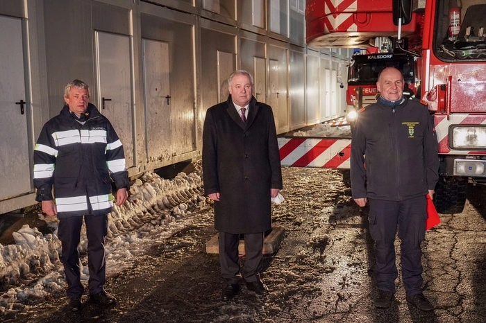 Landesfeuerwehrkommandant der Steiermark, Reinhard Leichtfried, Landeshauptmann Hermann Schützenhöfer (ÖVP) und Einsatzleiter Josef Huber (Landesfeuerwehrverband NÖ).