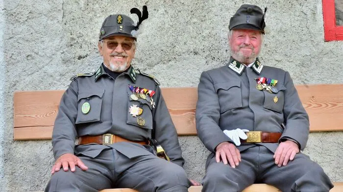 Mit historischen Uniformen kamen die Teilnehmer zur Jubiläumsfeier.