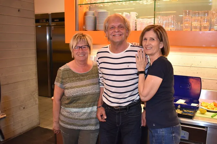 Stillten den Durst der Gäste: Christine Ebner, Erhard Blaßnig und Corinna Fischer-Seebacher (von links).