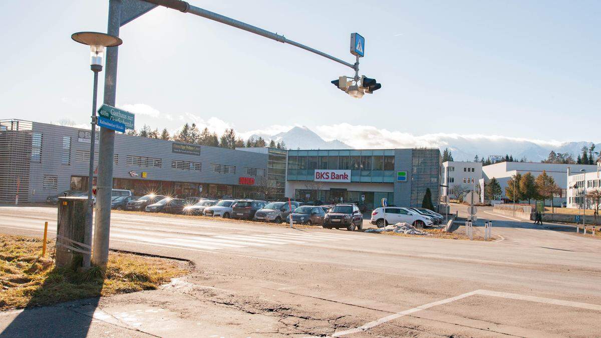 Die Aus- beziehungsweise Einfahrt zum Wernberger Business-Center wird zukünftig geregelt sein. 