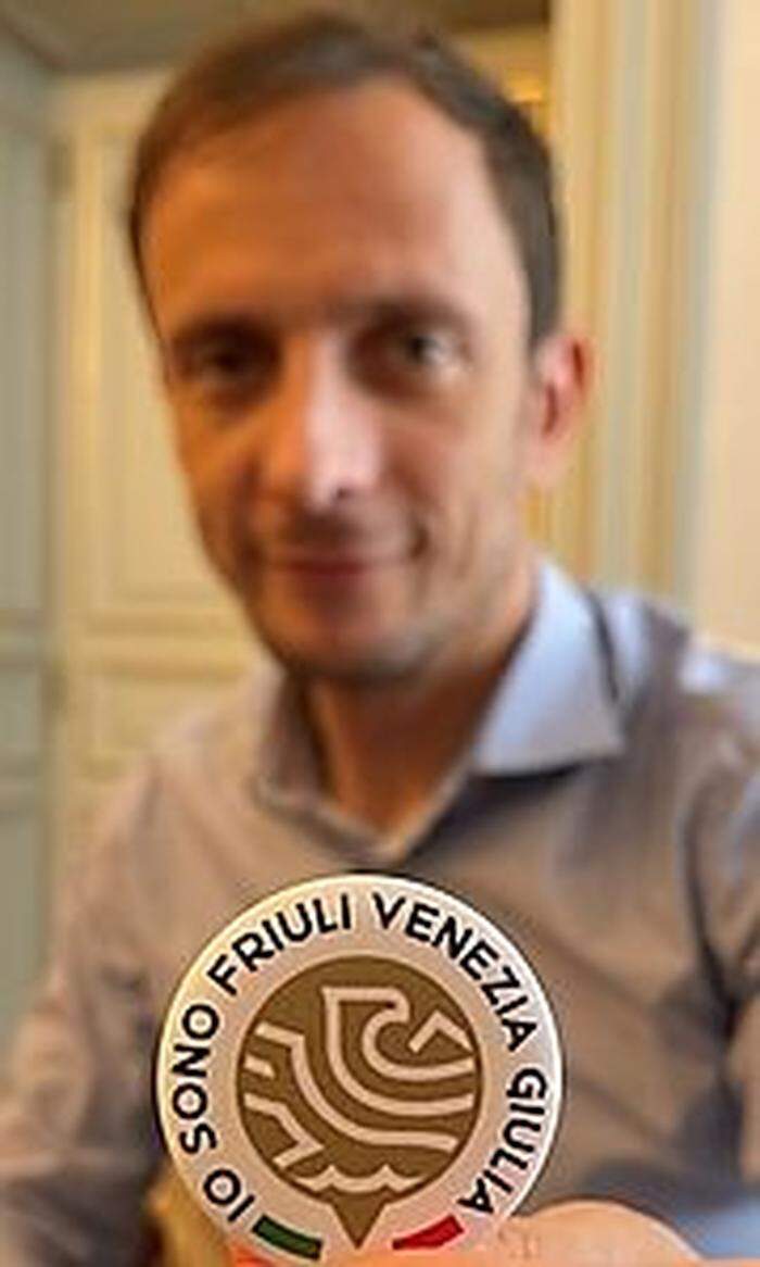 Regionspräsident Massimiliano Fedriga mit neuen Logo: Io sono Friuli Venezia Giulia