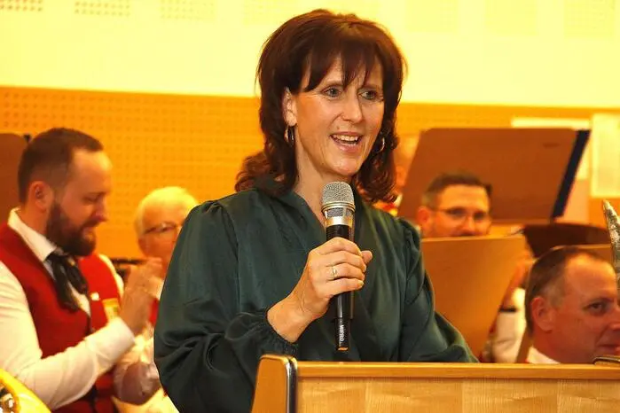 Für die humorvollen Hintergrundinformationen sorgte Moderatorin Andrea Sammer.