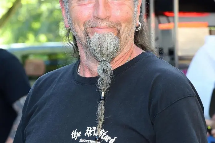 Die Feldkirchner Rocklegende Sigi Hatberger von „Blackroses“ (Headliner).