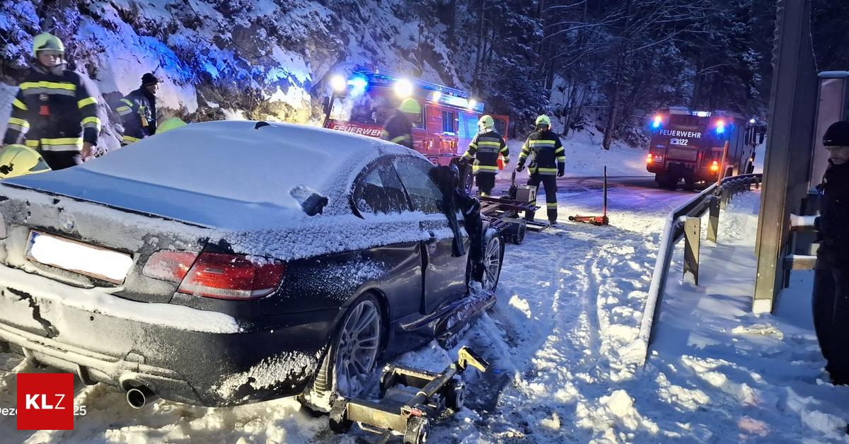 Pfaffensattel-Schneefahrbahn-Im-Stra-engraben-stecken-geblieben