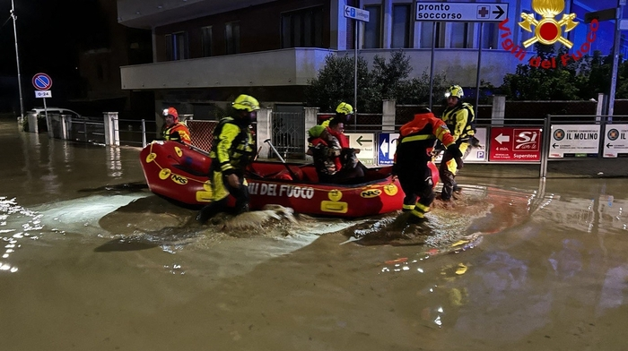 In der Provinz Ancona kam es zu massiven Überschwemmungen in Folge von anhaltenden Regenfällen.