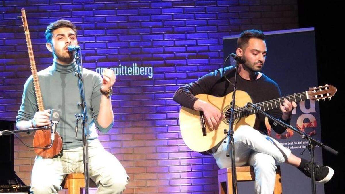 &quot;Bijan und Kamyab&quot; bei einem Festival am Wiener Spittelberg