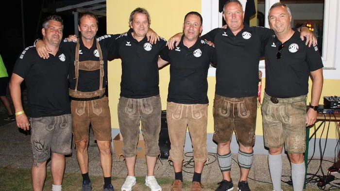 Der SKK Vorstand: Kassier Michael Grafensteiner, Kassier Stv. Gerald Vidounig, Obmann Stv. Walter Kulterer, Schriftführer Bernhard Laschkolnig, Obmann Willi Karner, Präsident Markus Karner. Nicht am Bild: Schriftführer Stv. Udo Karner