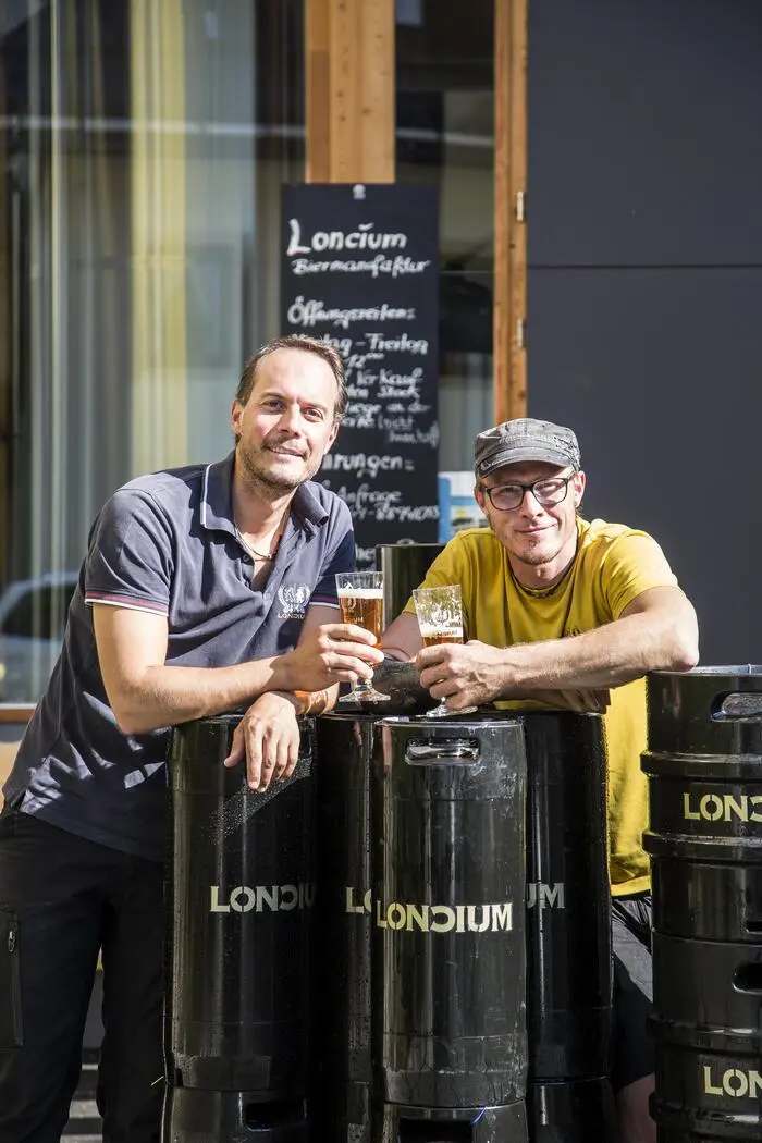 Alois Planner und Klaus Feistritzer stehen hinter der Biermanufaktur Loncium in Mauthen und führen die lange Brautradition am historischen Standort fort