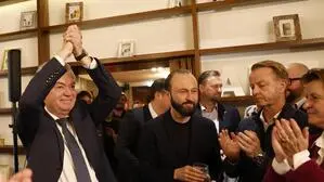 Trost am bitteren Wahlabend: Anton Lang, daneben sein wahrscheinlicher Nachfolger Max Lercher