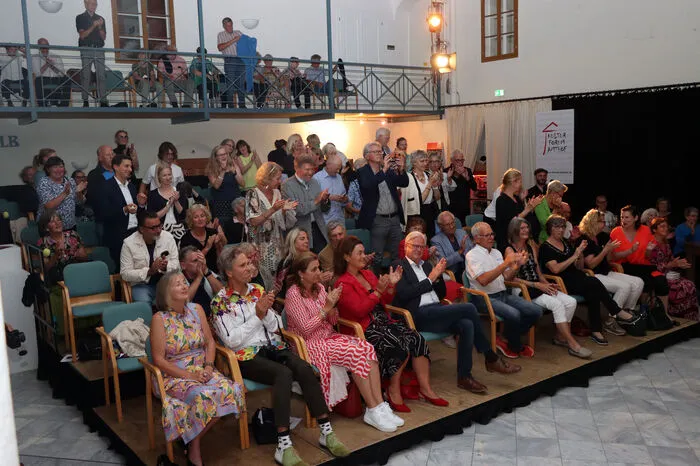 Das zahlreichen BesucherInnen waren voll begeistert von der Vorführung und es gab am Schluß "Standing Ovations"!