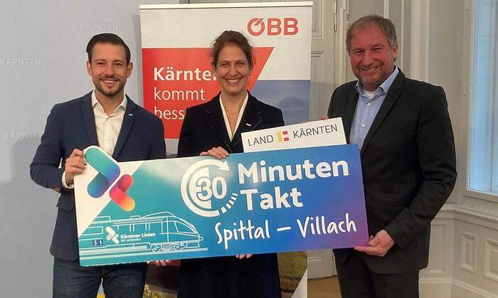 Landesrat Sebastian Schuschnig mit ÖBB-Vorständin Sabine Stock und Reinhard Wallner, Sprecher der Kärntner Linien