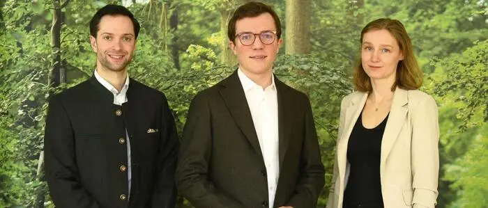 Mit 1. Mai 2026 hat Paul Ehgartner (links) die Funktion des Generalsekretärs übernommen und folgt damit auf Martin Kubli.  Hier im Bild mit stellvertretender Generalsekretärin Valerie Lainer-Findeis und Präsident Konrad Mylius