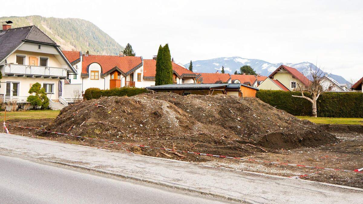 Im Oktober wurde auf diesem Grundstück in der Döllacherstraße ohne Baubewilligung gebaggert | Im Oktober wurde auf diesem Grundstück in der Döllacher Straße ohne Baubewilligung gebaggert