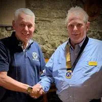 Peter Steiner übergibt das Präsidentenamt des Kiwanis Club Gmünd an seinen Nachfolger Rainer Werchner