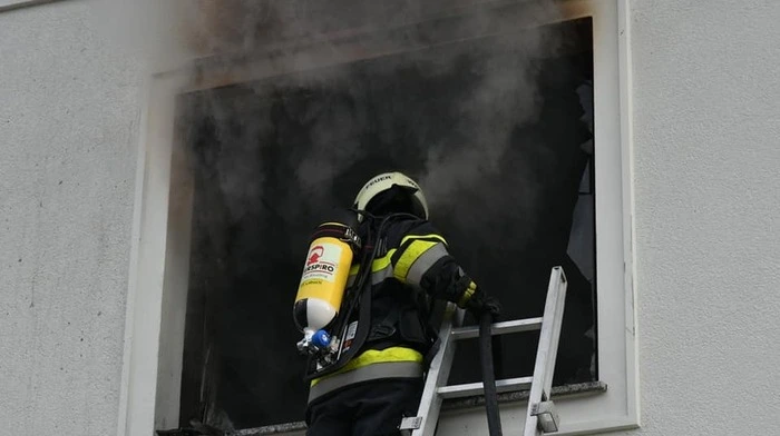 Der Brand brach in einem derzeit unbewohnten Haus aus.