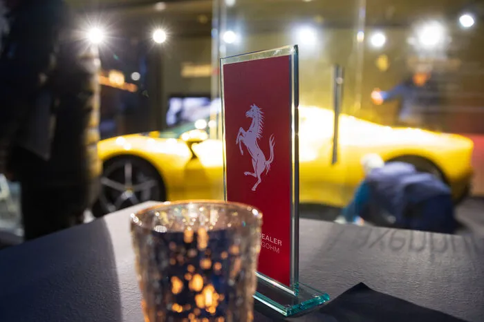 Die letzten Vorbereitungen, bevor der neue Ferrari am Montagabend präsentiert wurde...