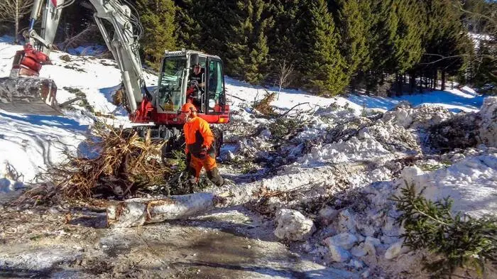 Bis zu zwei Meter hoch waren die Schneemassen