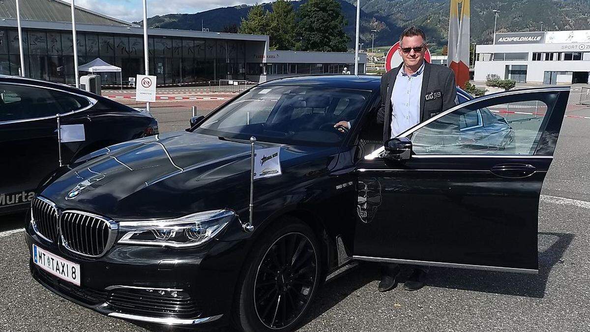 Taxiunternehmer Michael Kleißner mit der Präsidentenlimousine