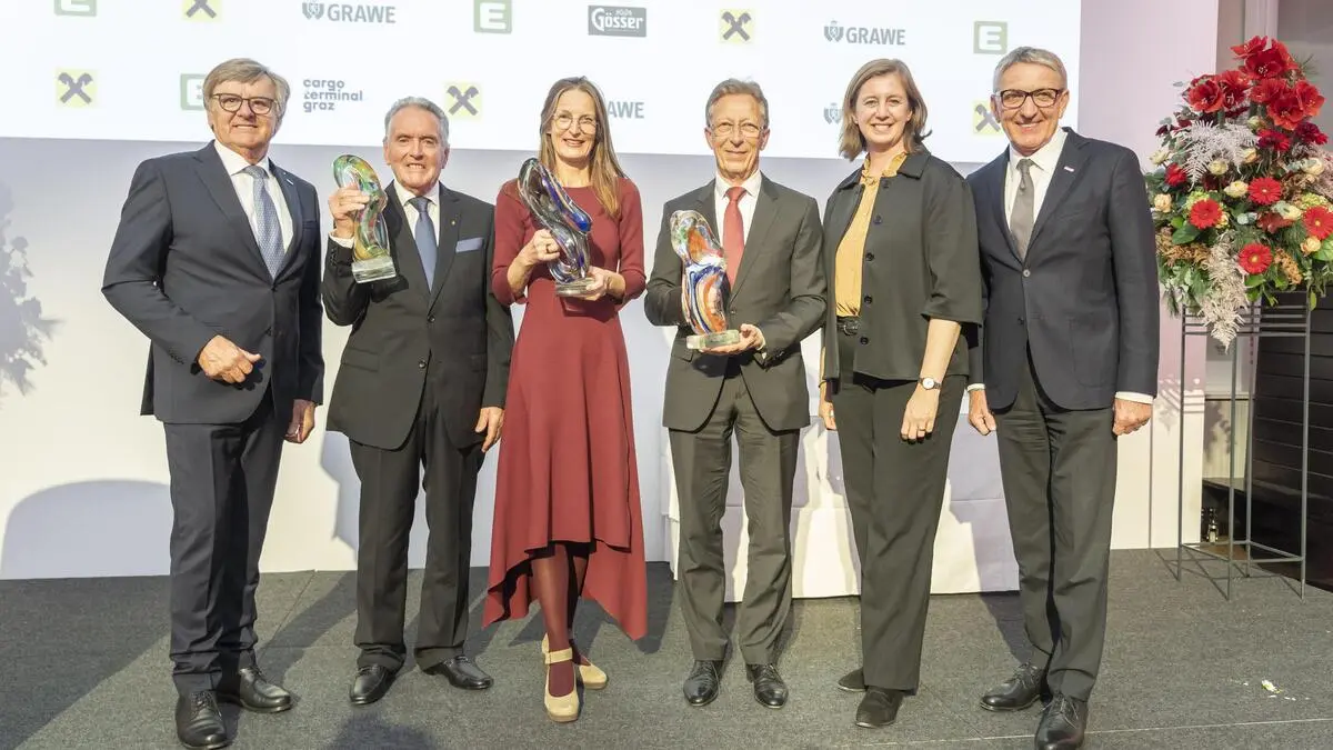 Handelsobmann Gerhard Wohlmuth mit den Preisträgern Horst Rüther, Gabriele Prödl-Posch und Helmut Schweiggl sowie Landesrätin Barbara Eibinger-Miedl und WK-Präsident Josef Herk