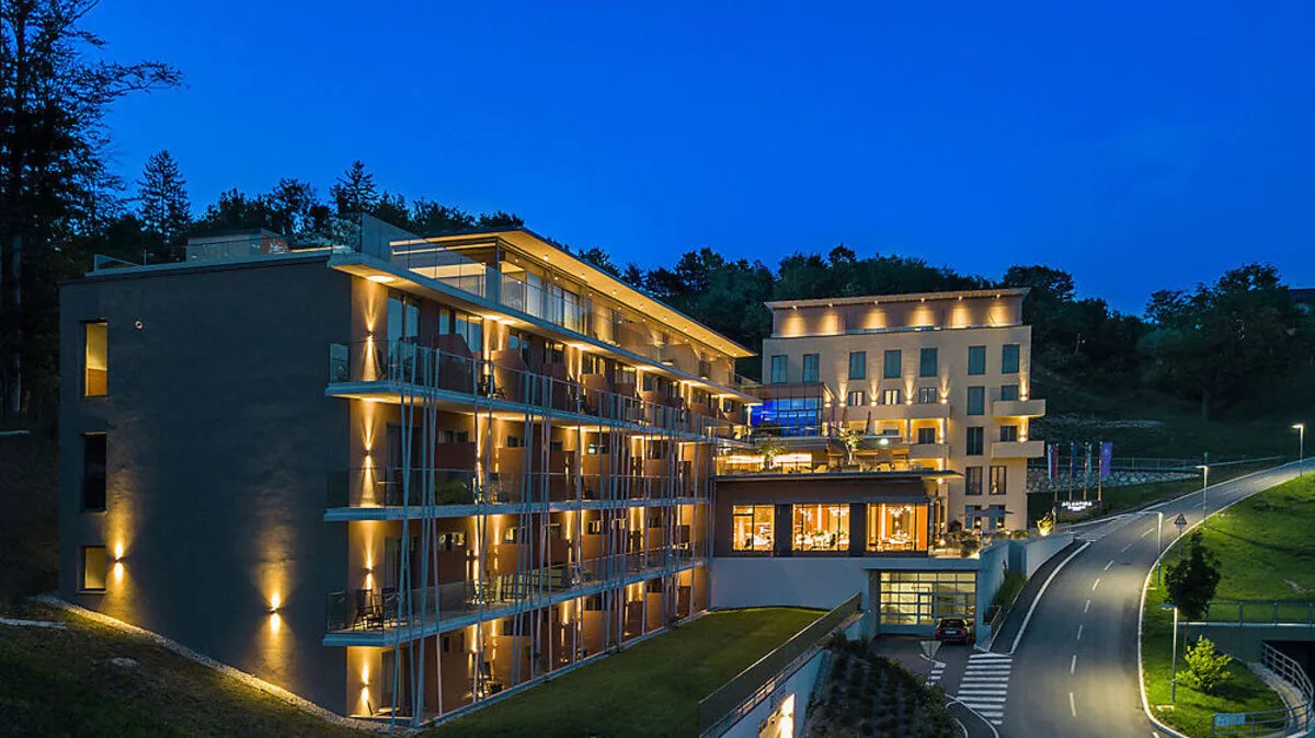 Das Hotel Atlantida liegt wunderschön im Grünen, nur wenige Schritte vom Zentrum von Rogaška entfernt