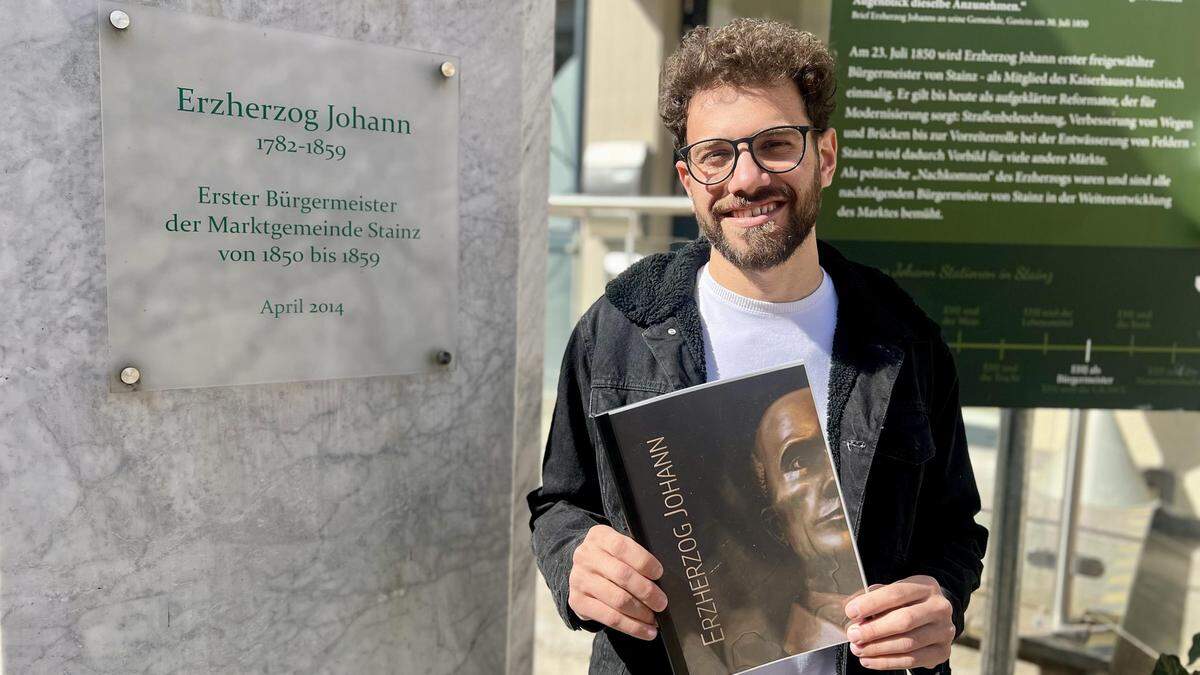 Der irakische Künstler Mahmood Abood möchte zukünftig im Auftrag Porträtbüsten anfertigen. Sein neuestes Projekt, eine Bronze-Büste von Erzherzog Johann, steht derzeit im Gemeindeamt von Stainz