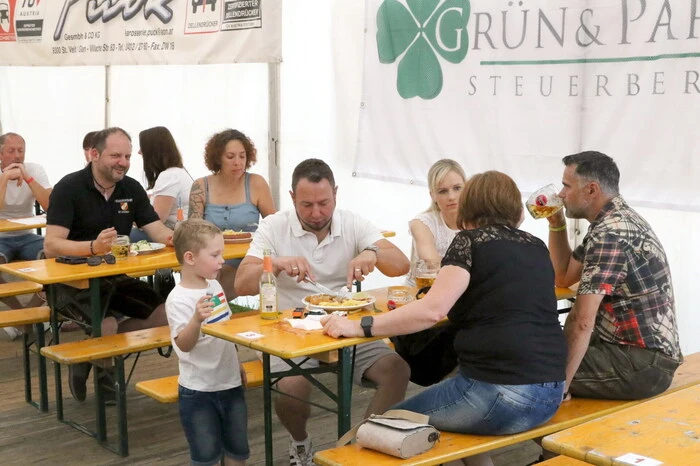 Die Blauröcke luden am Samstag zum Feuerwehr-Zeltfest. 