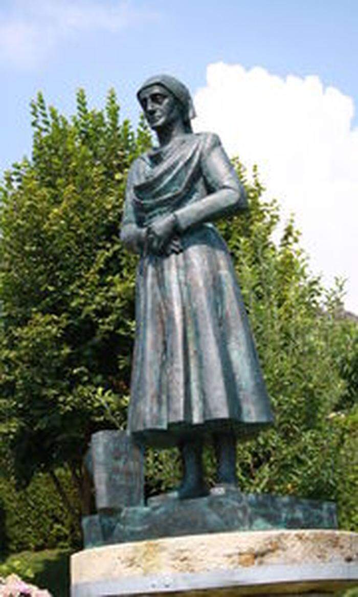 Die Statue aus Bronze steht derzeit noch beim Skulpturenhaus in Bad Gams