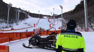 Die Polizei sperrte den Berg: Sturm machte die Olympia-Abfahrt unmöglich 