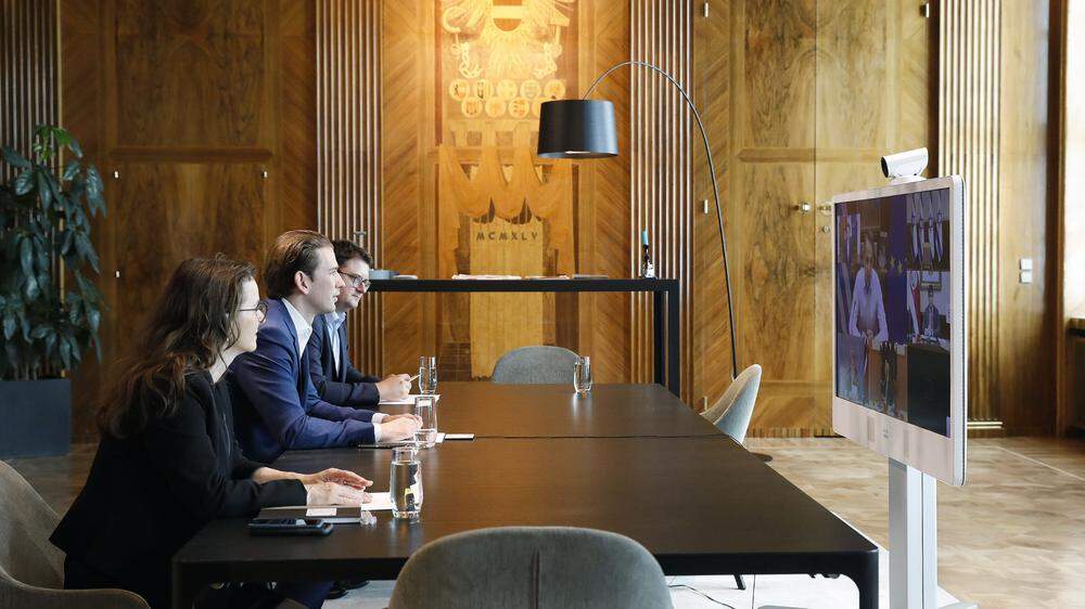 Sebastian Kurz, flankiert von seinem ehemaligen Sprecher Etienne Berchtold und seiner außenpolitischen Beraterin Barbara Kaudel-Jensen, die Botschafterin in Paris wird (Archivbild)