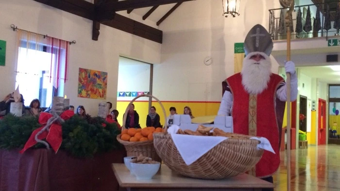 Der Nikolaus beehrte die Volksschule in Millstatt.