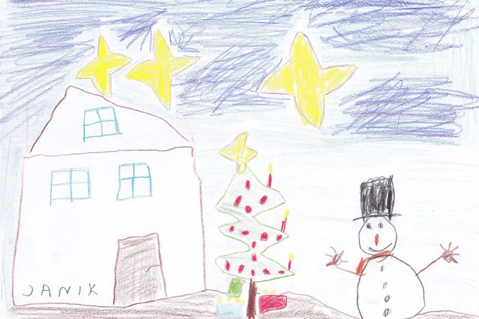 3. Dezember: Wenn es schneit, stürmt Janik Gasser (5) ins Freie, um einen Schneemann zu bauen. Bis zum Heiligen Abend wacht der weiße Mann mit Zylinder vor seinem Haus in Nußdorf-Debant. Wann wohl das Christkind kommt? Im Funkeln der Sterne träumt Janik von den Geschenken.