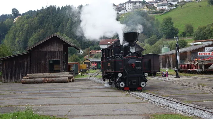 In der zweiteiligen Dokumentation "Die Erfindung des Reisens - Auf kaiserlichen Bahnen ins Blaue" spielt auch die Feistritztalbahn eine Rolle.