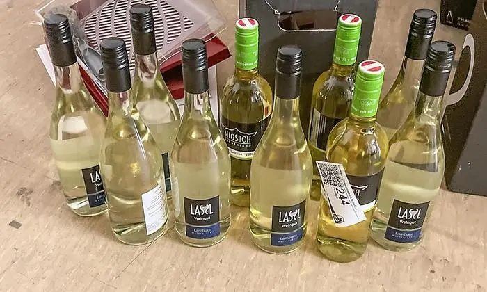 10 Flaschen Wein