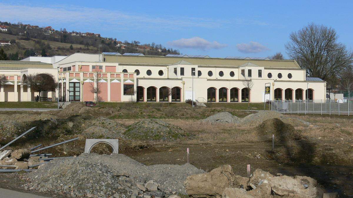 Das Dach der Hartberg-Halle ist sanierungsbedürftig