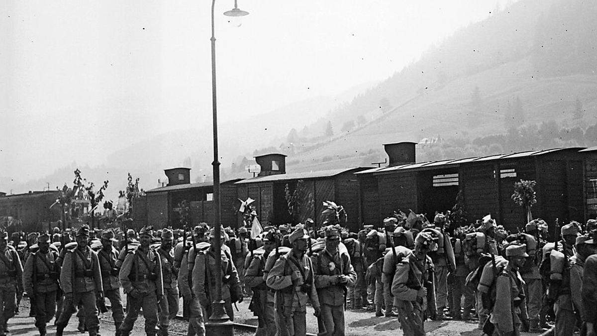 Hall in Tirol, Mitte August 1914: Abreise der Tiroler Kaiserjäger an die russische Front 