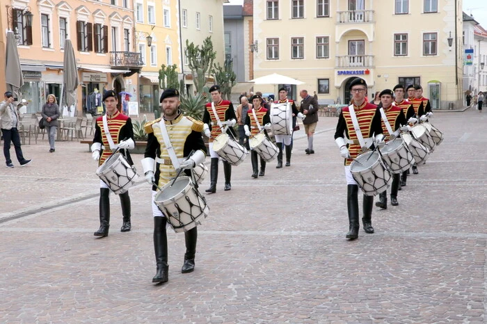 Über den Unteren Platz ging es zum Rathaus auf den Hauptplatz. 