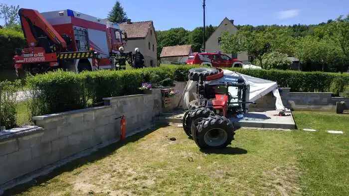 Fotos von der Unfallstelle in Neudorf bei St. Andrä-Höch (Bezirk Leibnitz)...