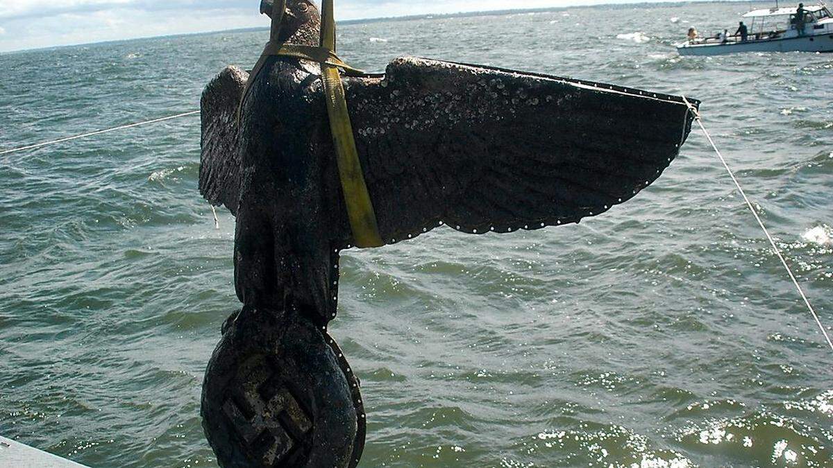 Der bronze Adler sorgt noch immer für Diskussionen. 