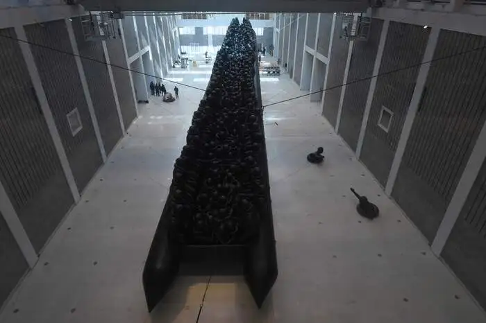 70 Meter lang, 258 aufblasbare Figuren: die neue Installation von Ai Weiwei.