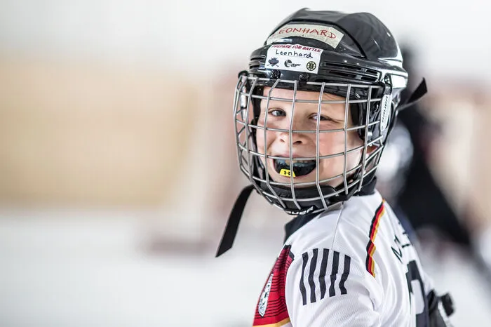 Eishockey im Sommer macht sichtlich Spaß.