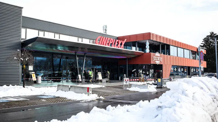 Geringes Aufkommen bei den Massentestungen am Samstag in Villach. Vor dem Cineplexx ist des deutlich ruhiger als gestern.