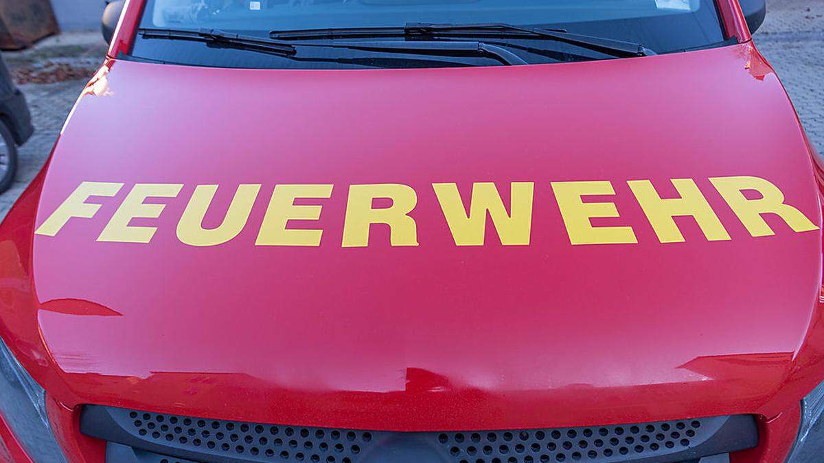 Die Feuerwehrleute befreiten das Kind unverletzt