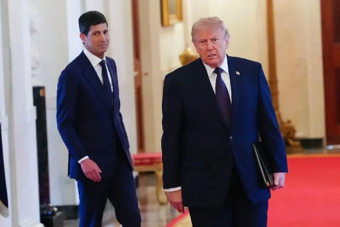 US-Präsident Donald Trump und Kevin Warsh vor dessen Vereidigung zum neuen Fed-Chef im Mai