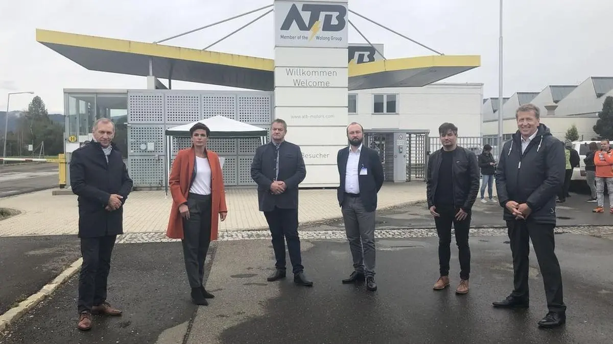 SPÖ-Chefin Pamela Rendi-Wagner lud gemeinsam mit AK-Präsident Josef Pesserl, Arbeiterbetriebsratschef Michael Leitner, Nationalratsmandatar Max Lercher, dem Landtagsabgeordneten Wolfgang Moitzi und Gewerkschafter Hubert Holzapfel zu einer Pressekonferenz vor der ATB Spielberg